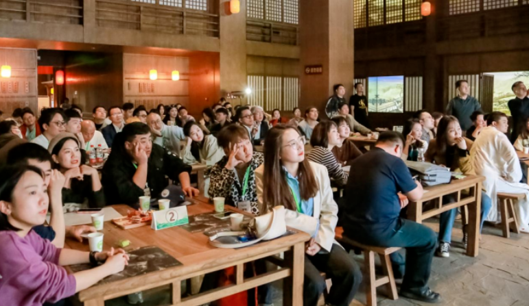 AIGC技术与短视频博主在内容生态“双向奔赴” AIGC技术与短视频博主在内容生态“双向奔赴”